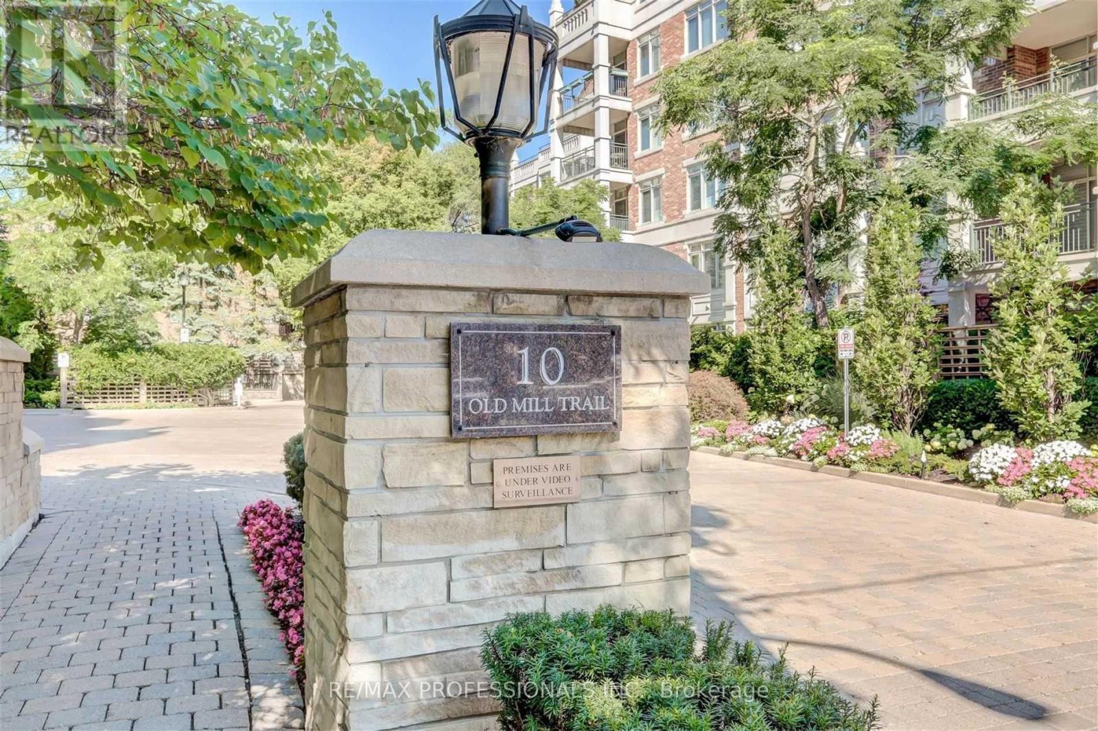 305 - 10 Old Mill Trail, Toronto, Ontario  M8X 2Y9 - Photo 3 - W12452703