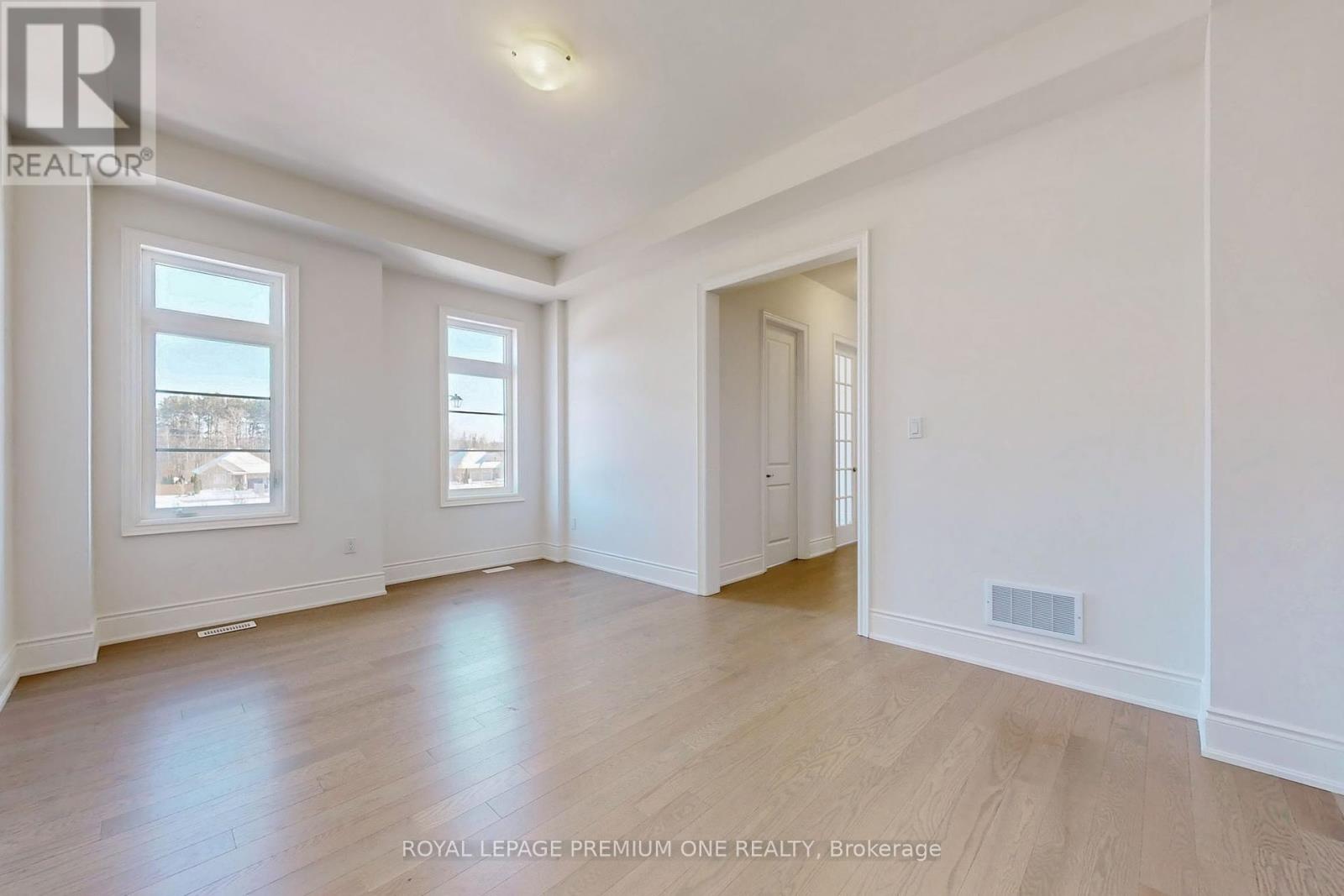 44 James Walker Avenue, Caledon (Caledon East), Ontario  L7C 1R5 - Photo 14 - W12452715