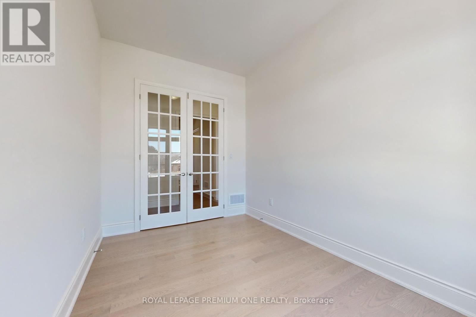 44 James Walker Avenue, Caledon (Caledon East), Ontario  L7C 1R5 - Photo 19 - W12452715