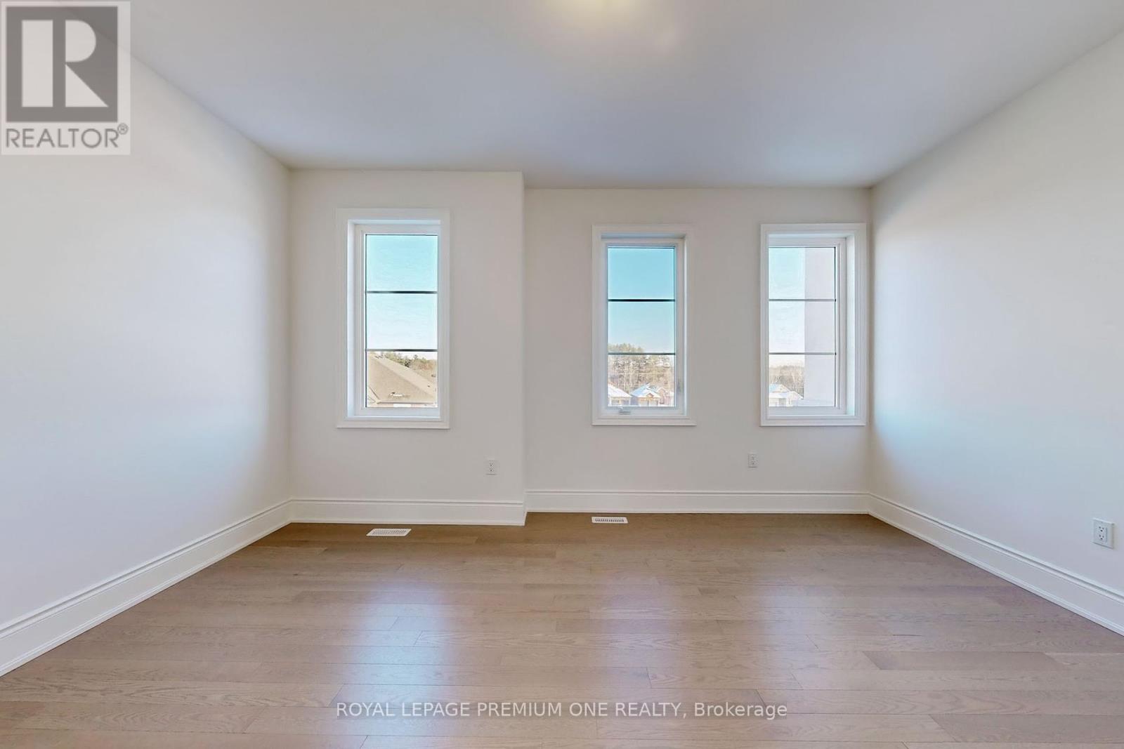 44 James Walker Avenue, Caledon (Caledon East), Ontario  L7C 1R5 - Photo 5 - W12452715