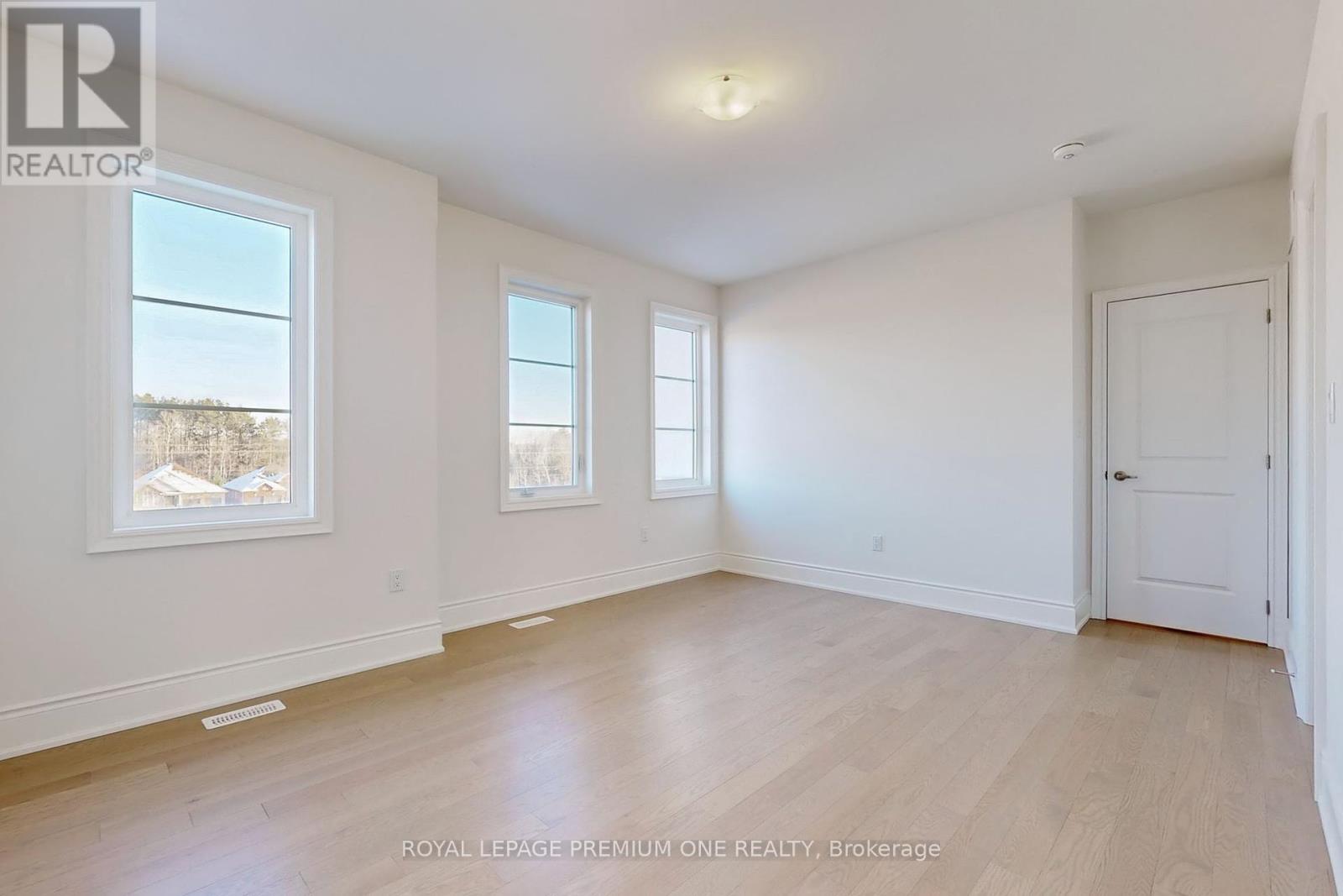 44 James Walker Avenue, Caledon (Caledon East), Ontario  L7C 1R5 - Photo 7 - W12452715