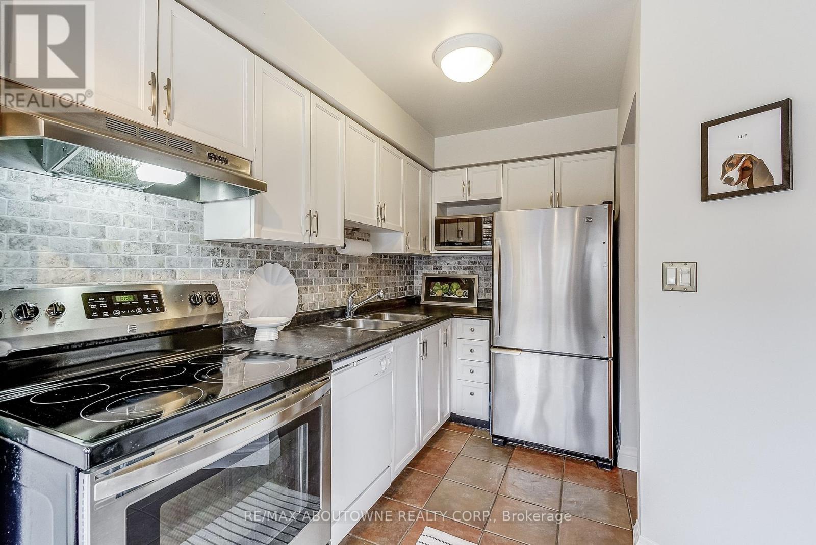 418 - 895 Maple Avenue, Burlington (Brant), Ontario  L7S 2H7 - Photo 11 - W12452721