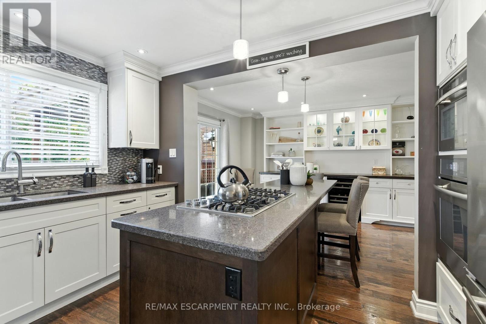 2041 Quail Valley Drive, Burlington, Ontario  L7M 2T5 - Photo 11 - W12452727