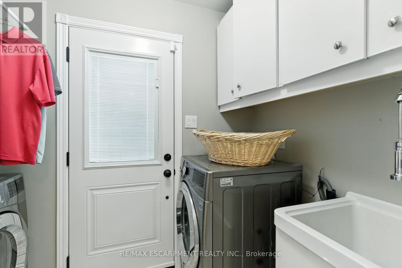 2041 Quail Valley Drive, Burlington, Ontario  L7M 2T5 - Photo 17 - W12452727