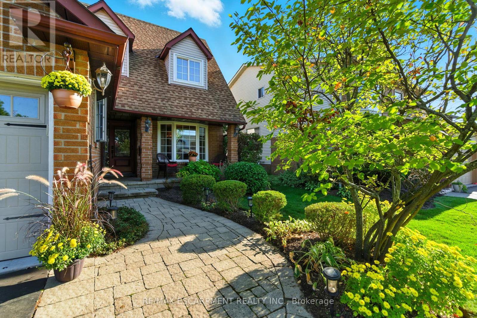 2041 Quail Valley Drive, Burlington, Ontario  L7M 2T5 - Photo 2 - W12452727