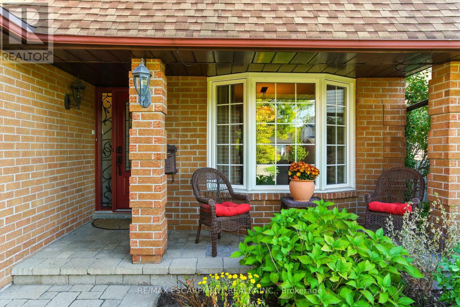 2041 Quail Valley Drive, Burlington, Ontario  L7M 2T5 - Photo 3 - W12452727