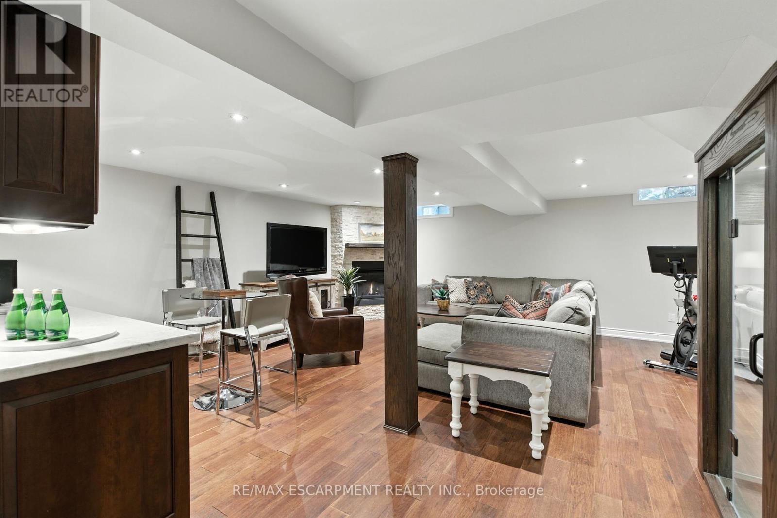 2041 Quail Valley Drive, Burlington, Ontario  L7M 2T5 - Photo 30 - W12452727