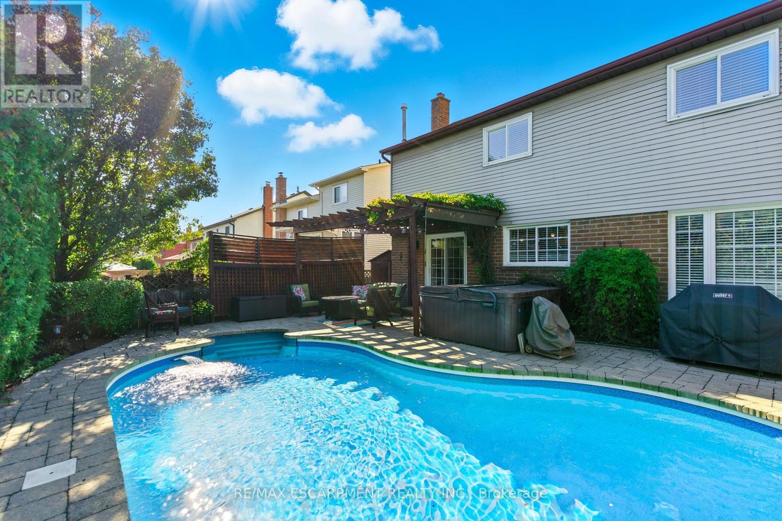 2041 Quail Valley Drive, Burlington, Ontario  L7M 2T5 - Photo 42 - W12452727