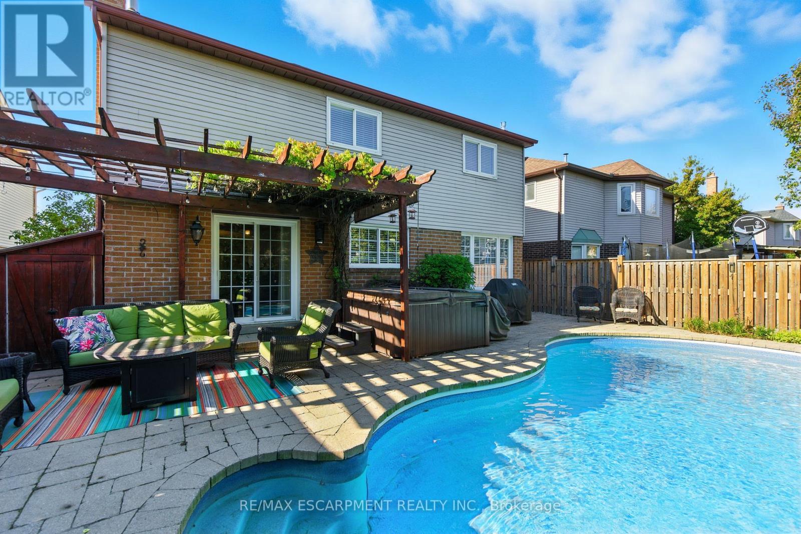 2041 Quail Valley Drive, Burlington, Ontario  L7M 2T5 - Photo 43 - W12452727