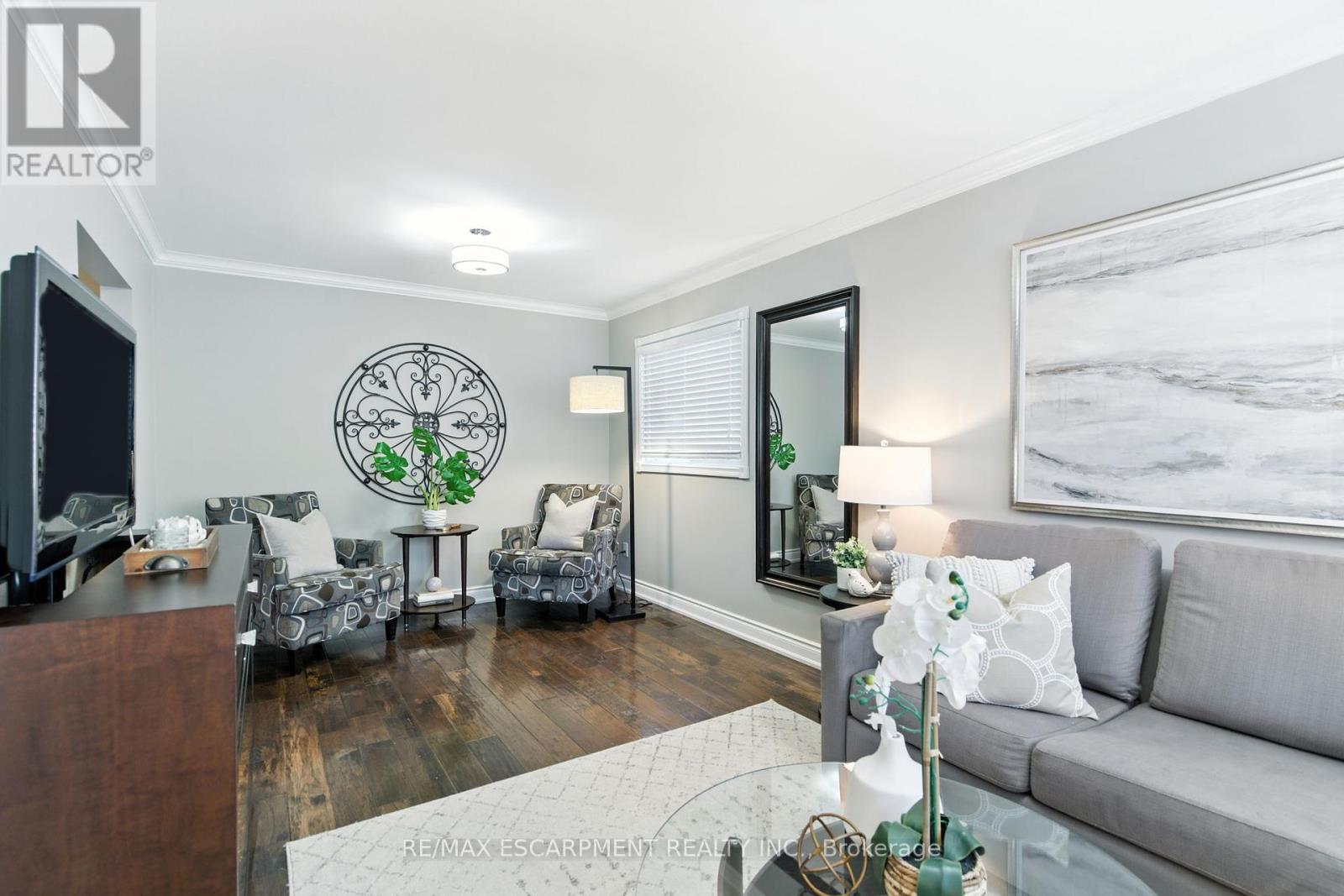 2041 Quail Valley Drive, Burlington, Ontario  L7M 2T5 - Photo 8 - W12452727