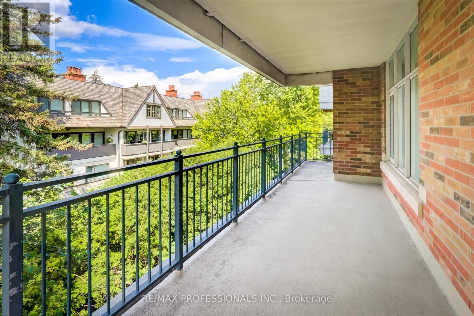 503 - 12 Old Mill Trail, Toronto, Ontario  M8X 2Z4 - Photo 17 - W12452729