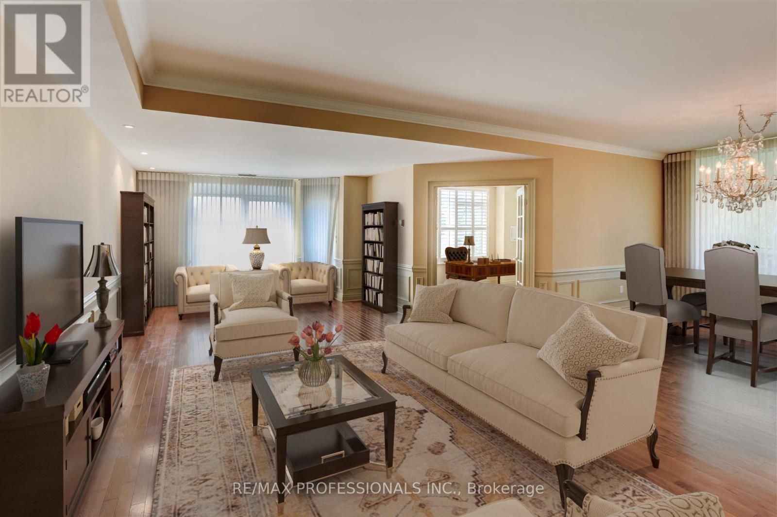 503 - 12 Old Mill Trail, Toronto, Ontario  M8X 2Z4 - Photo 5 - W12452729