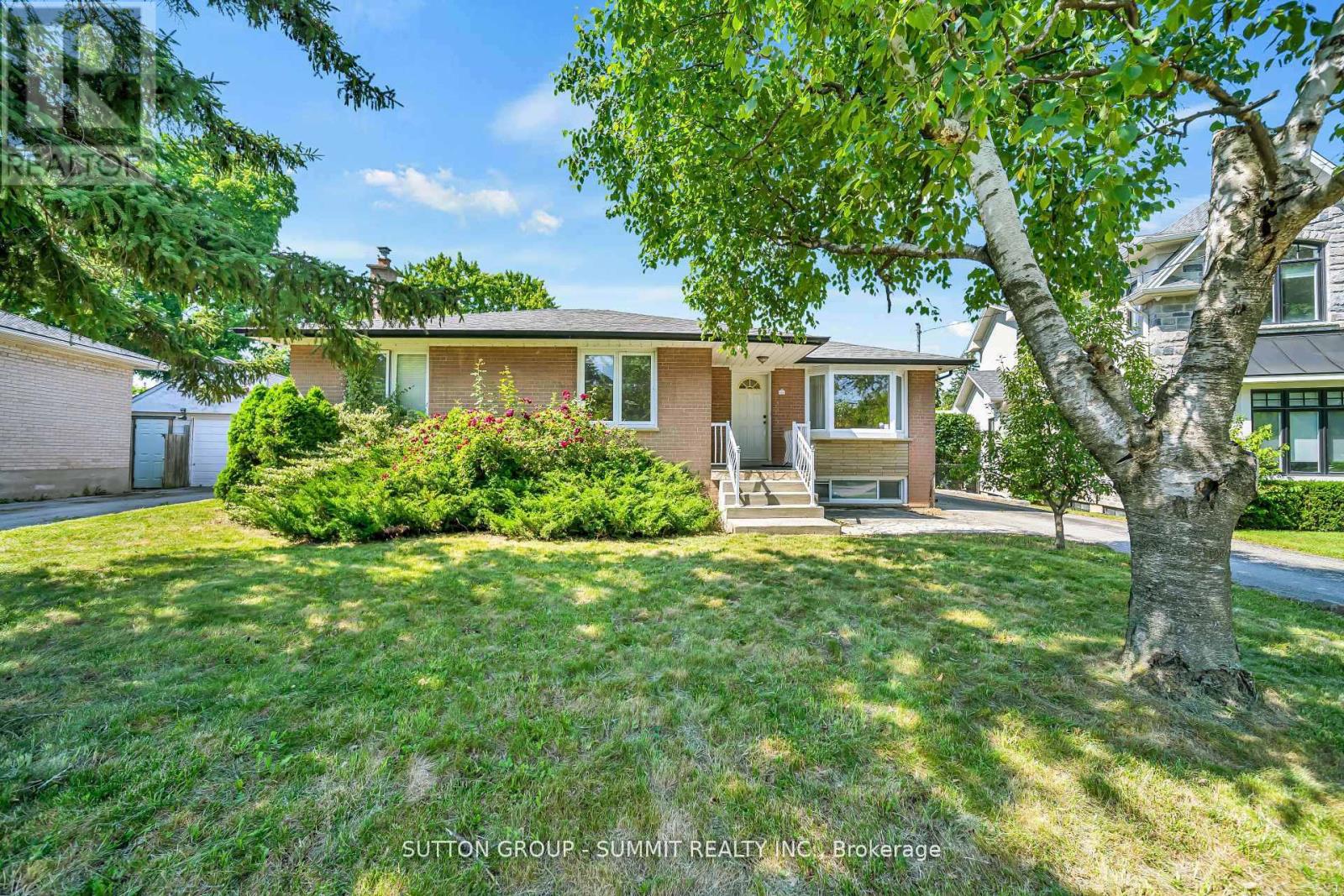 465 Seaton Drive, Oakville, Ontario  L5L 3Y3 - Photo 1 - W12452739