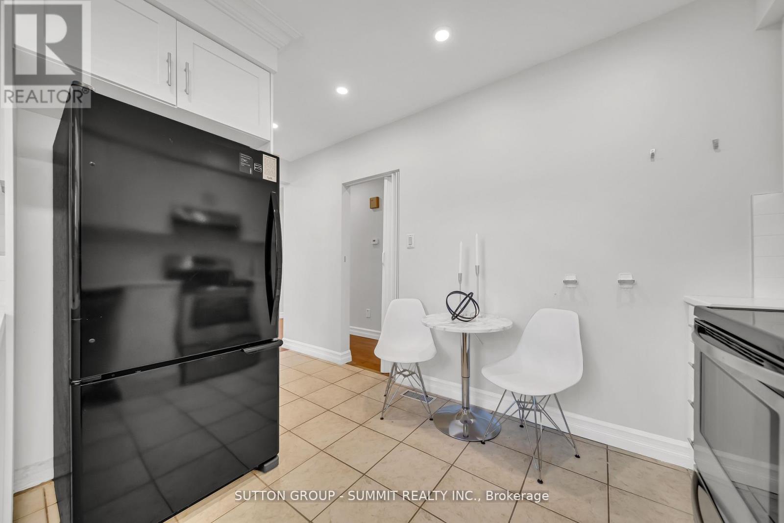 465 Seaton Drive, Oakville, Ontario  L5L 3Y3 - Photo 19 - W12452739