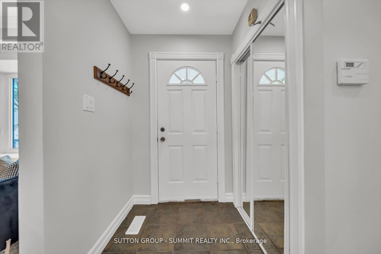 465 Seaton Drive, Oakville, Ontario  L5L 3Y3 - Photo 8 - W12452739