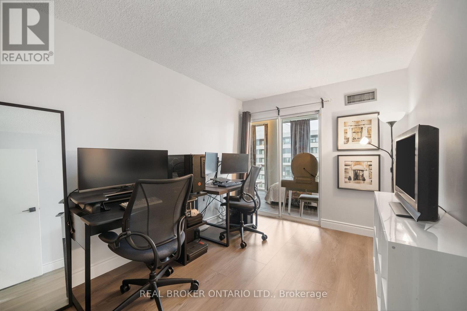 1402 - 10 Markbrook Lane, Toronto, Ontario  M9V 5E3 - Photo 12 - W12452740