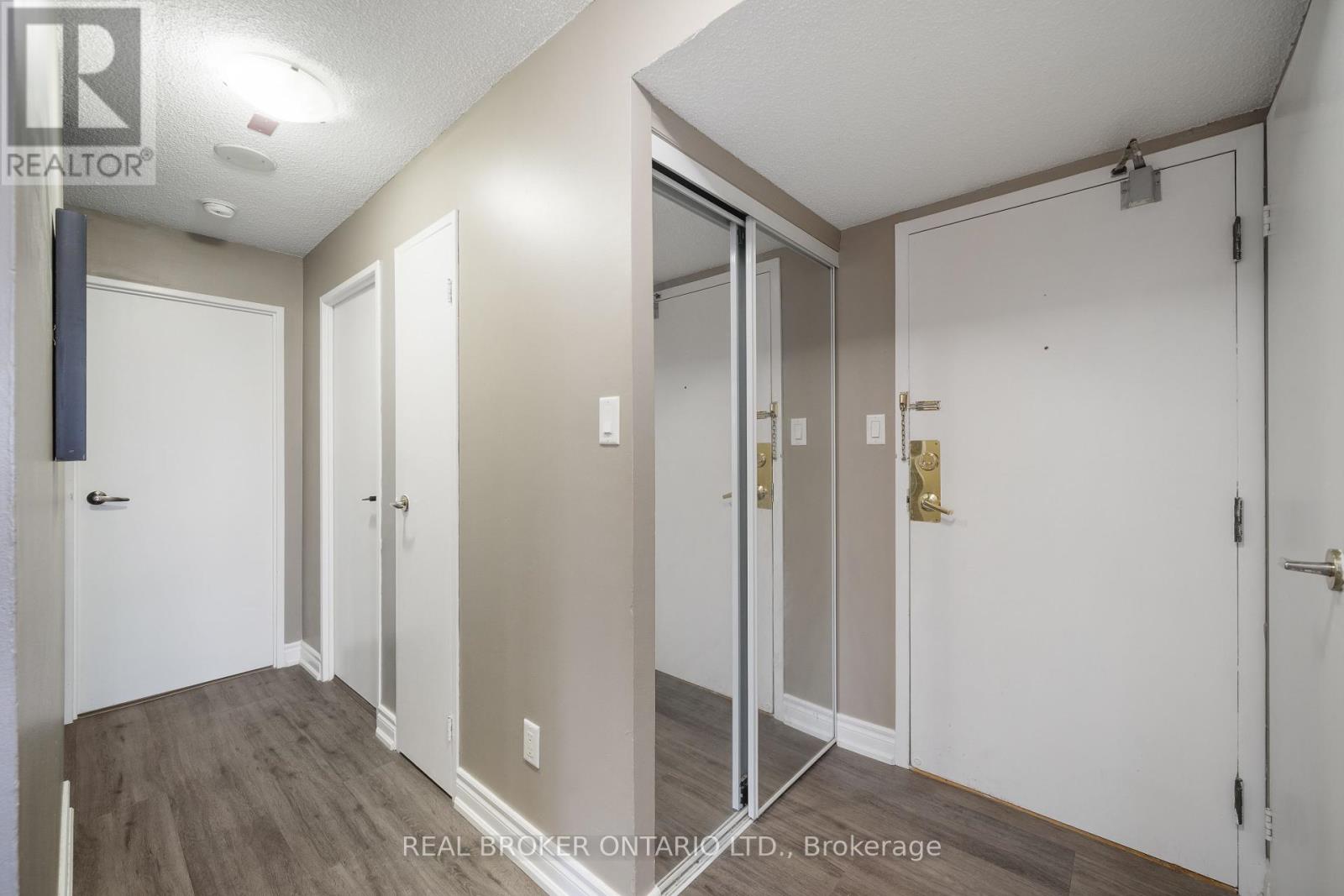 1402 - 10 Markbrook Lane, Toronto, Ontario  M9V 5E3 - Photo 3 - W12452740