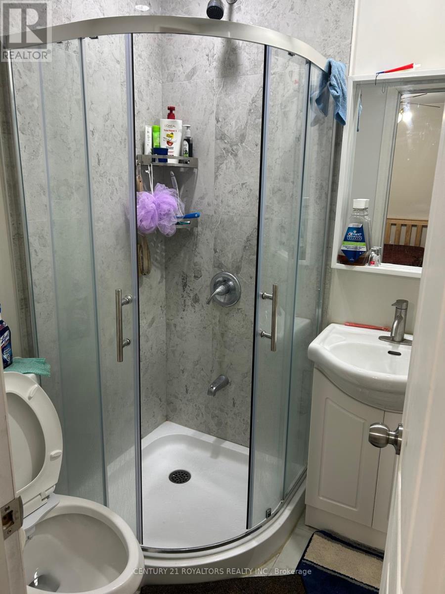 121 Denison Avenue, Brampton, Ontario  L6X 1E9 - Photo 12 - W12452745
