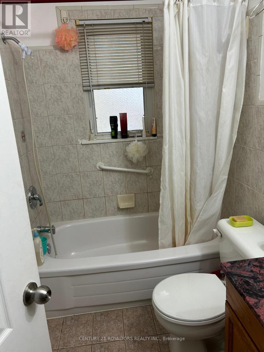 121 Denison Avenue, Brampton, Ontario  L6X 1E9 - Photo 19 - W12452745