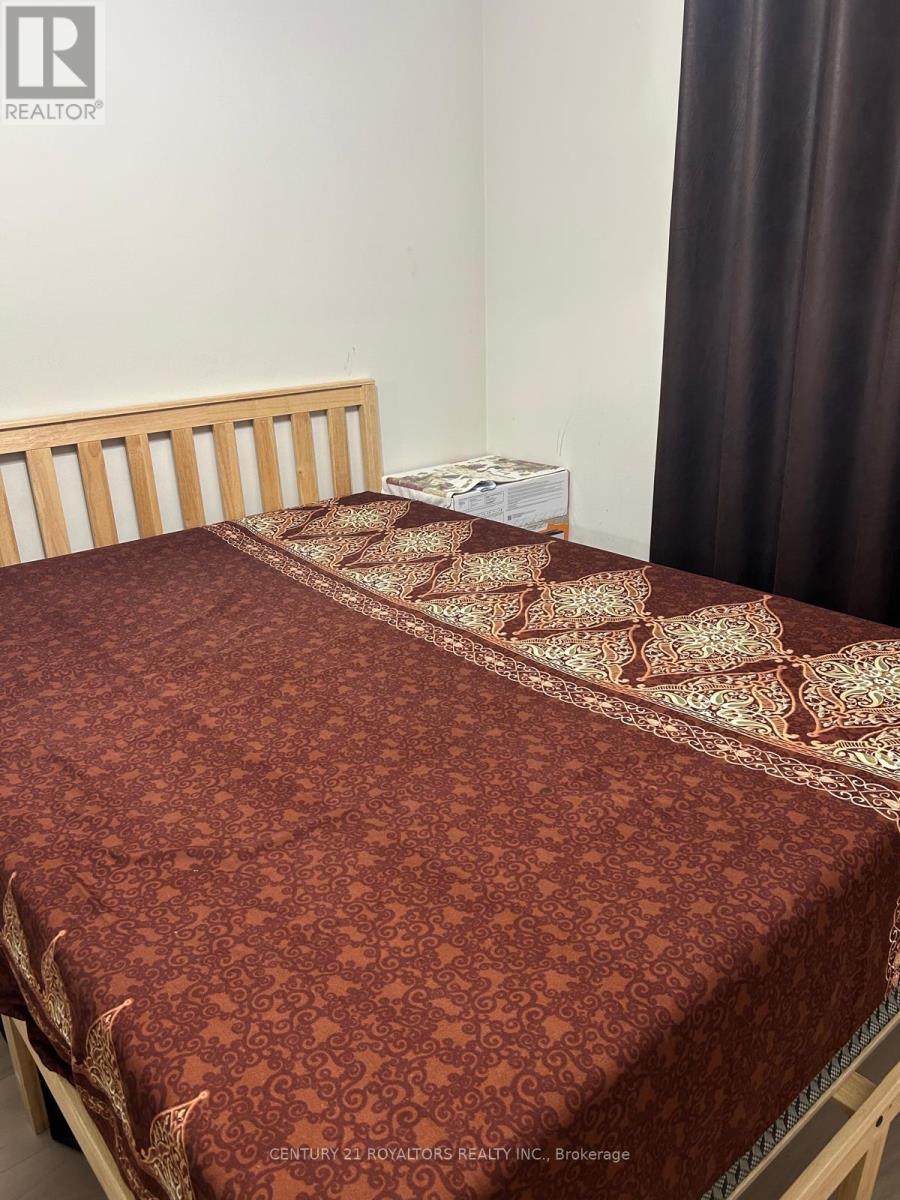 121 Denison Avenue, Brampton, Ontario  L6X 1E9 - Photo 6 - W12452745