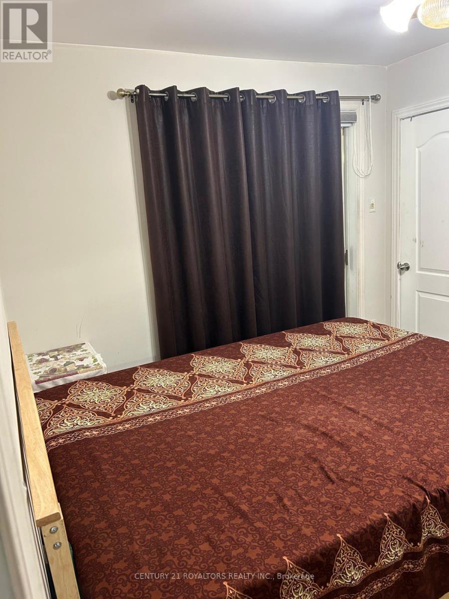 121 Denison Avenue, Brampton, Ontario  L6X 1E9 - Photo 9 - W12452745