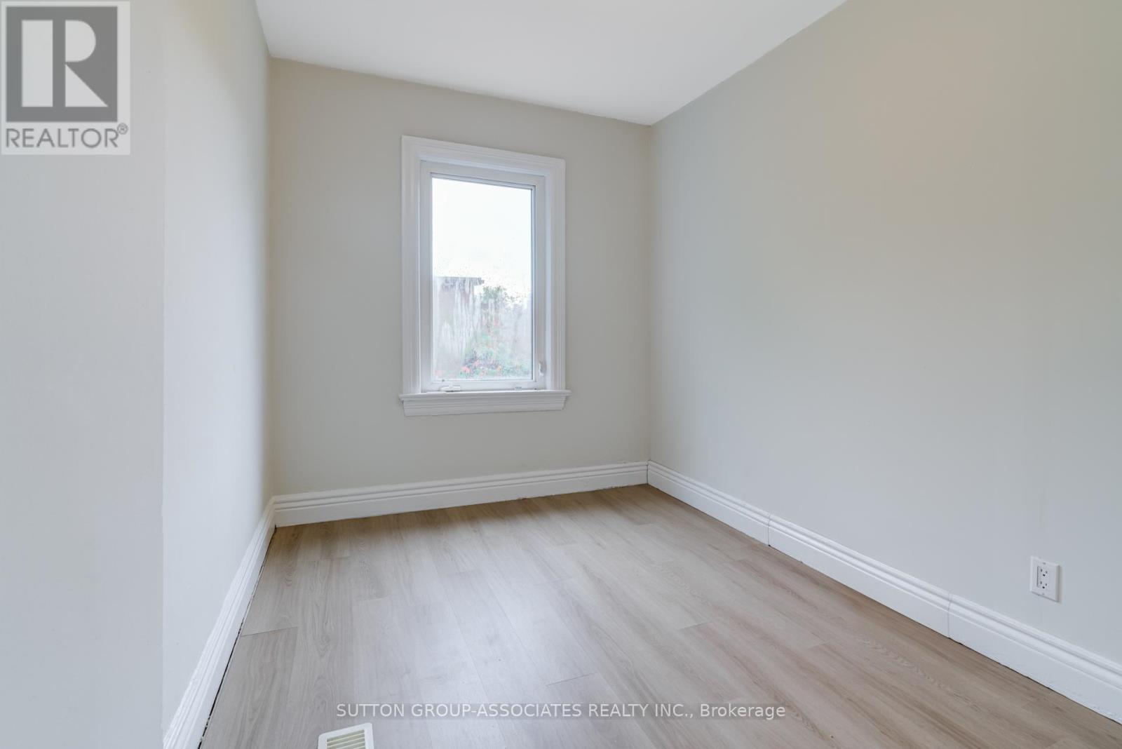 960 Shaw Street, Toronto, Ontario  M6G 3M7 - Photo 24 - W12452746