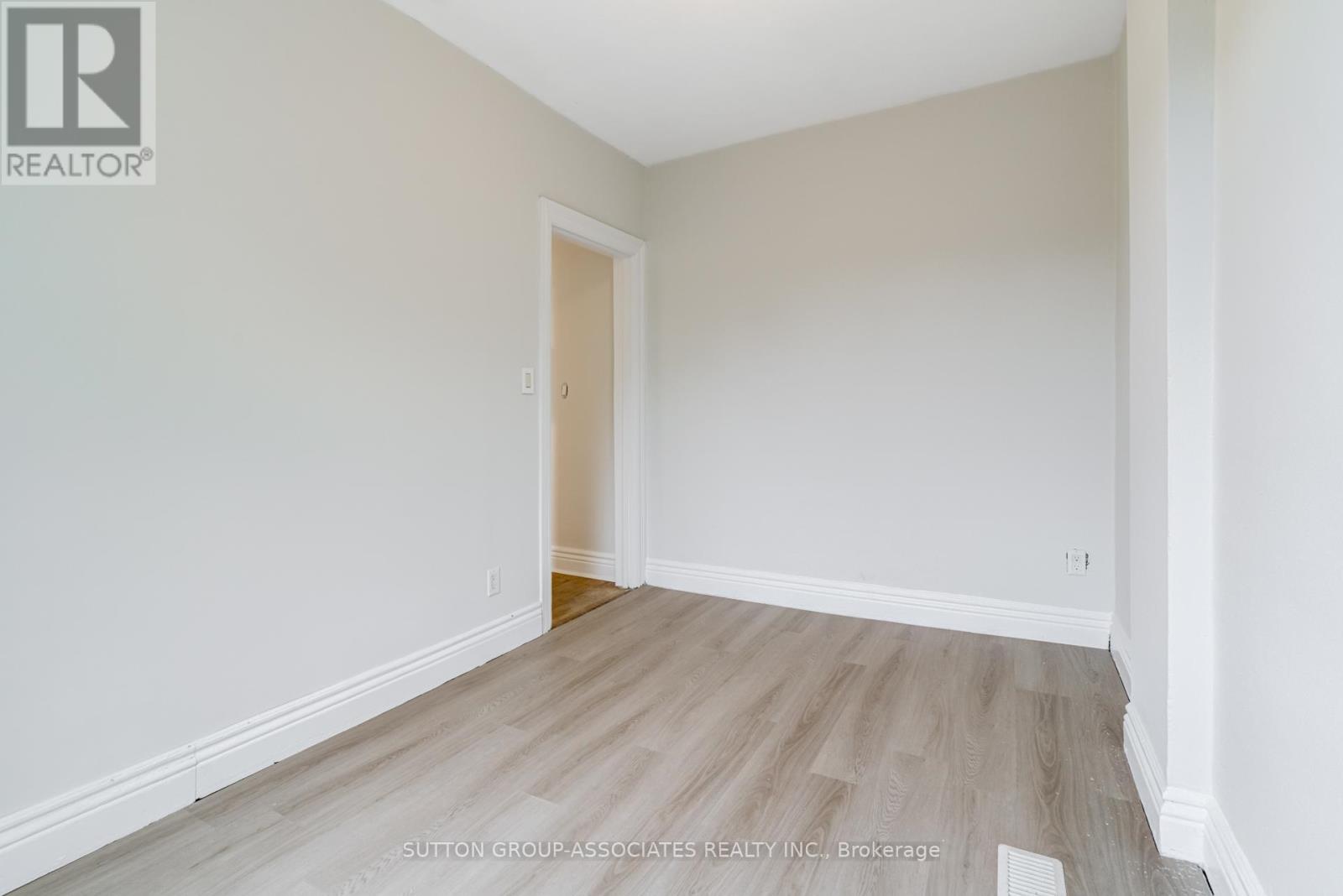 960 Shaw Street, Toronto, Ontario  M6G 3M7 - Photo 25 - W12452746