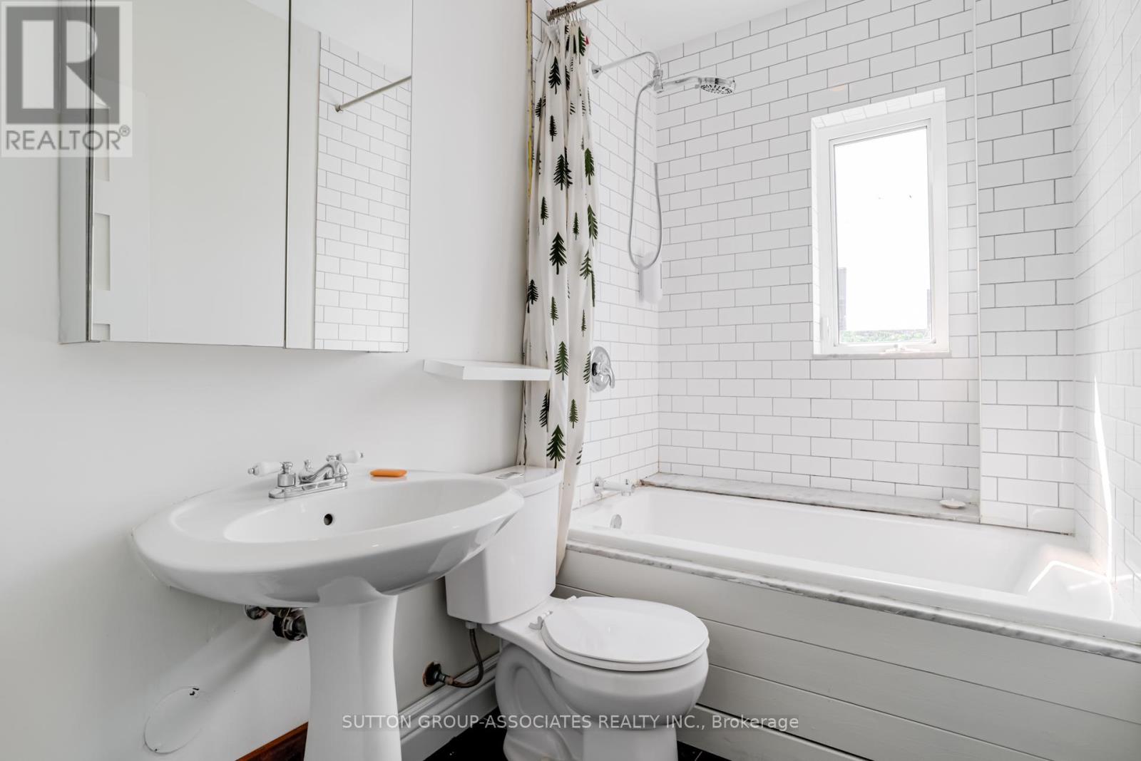 960 Shaw Street, Toronto, Ontario  M6G 3M7 - Photo 26 - W12452746