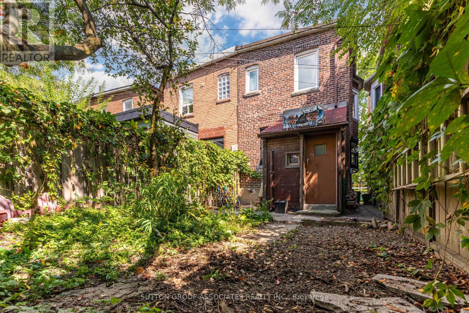 960 Shaw Street, Toronto, Ontario  M6G 3M7 - Photo 28 - W12452746