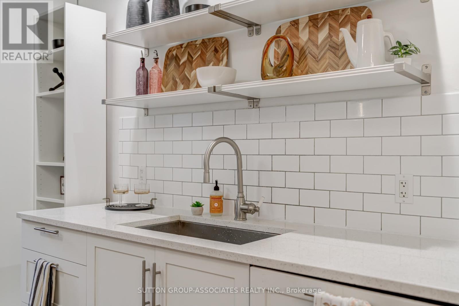 960 Shaw Street, Toronto, Ontario  M6G 3M7 - Photo 8 - W12452746