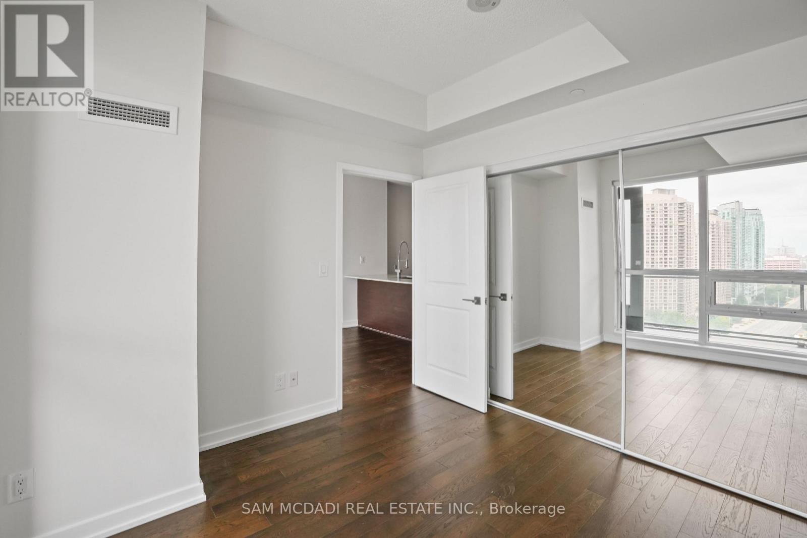 1706 - 4011 Brickstone Mews, Mississauga, Ontario  L5B 0G3 - Photo 10 - W12452749