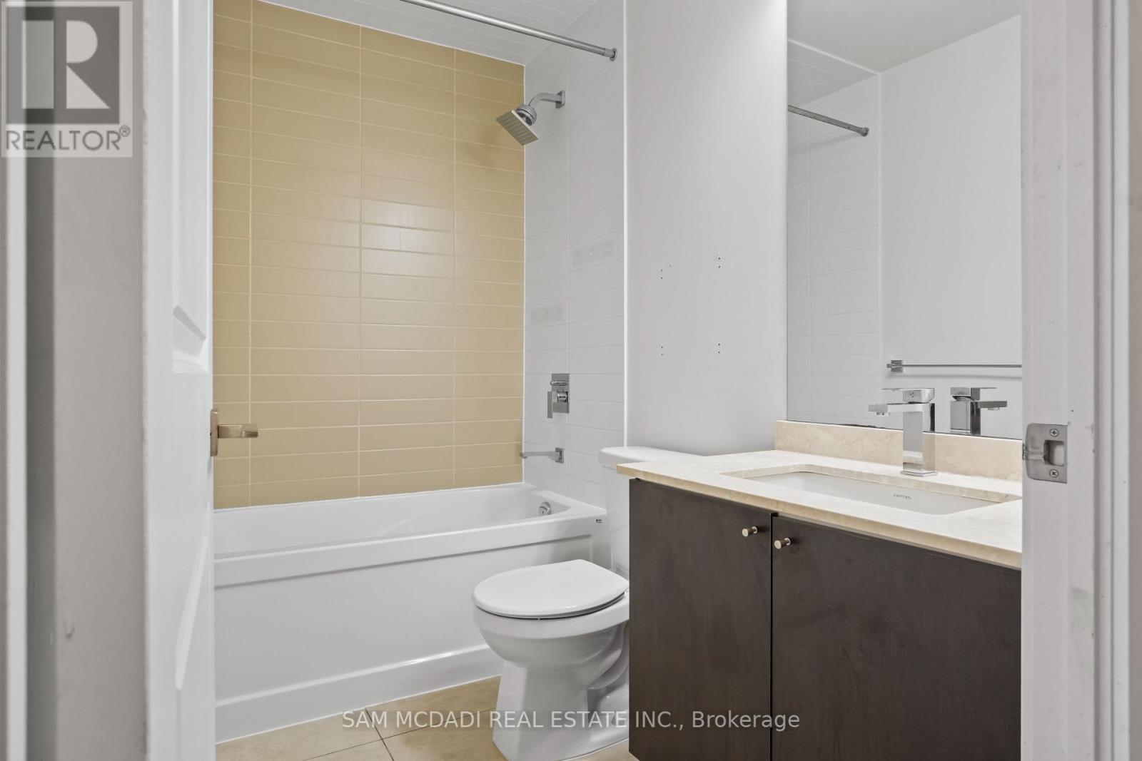 1706 - 4011 Brickstone Mews, Mississauga, Ontario  L5B 0G3 - Photo 18 - W12452749