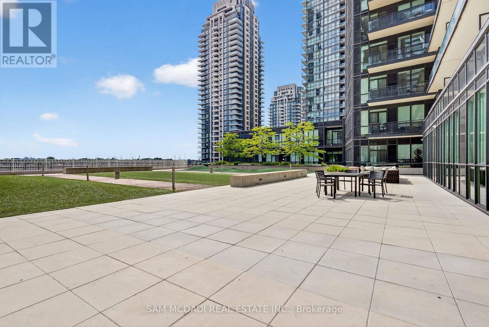 1706 - 4011 Brickstone Mews, Mississauga, Ontario  L5B 0G3 - Photo 19 - W12452749