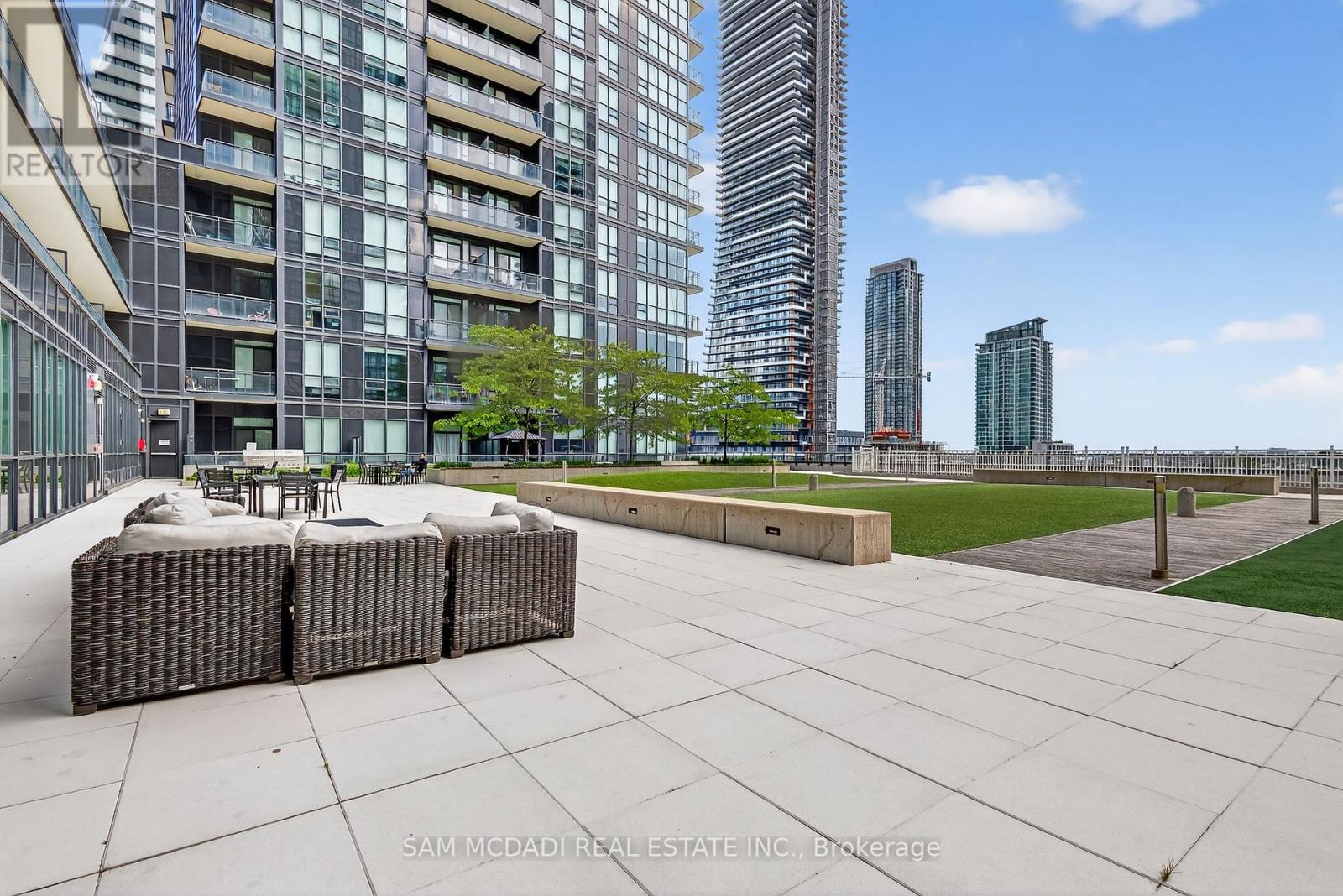 1706 - 4011 Brickstone Mews, Mississauga, Ontario  L5B 0G3 - Photo 22 - W12452749