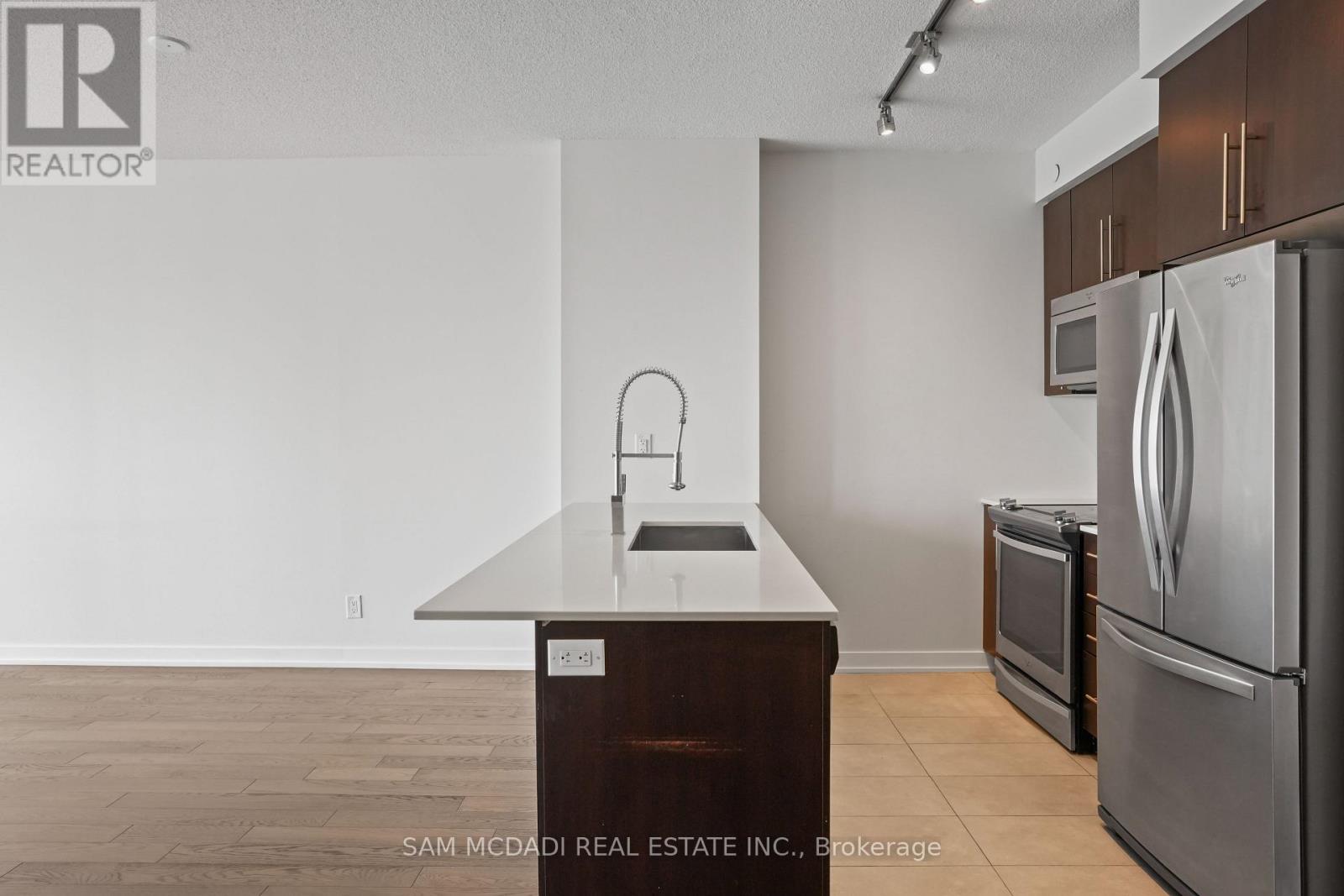 1706 - 4011 Brickstone Mews, Mississauga, Ontario  L5B 0G3 - Photo 6 - W12452749