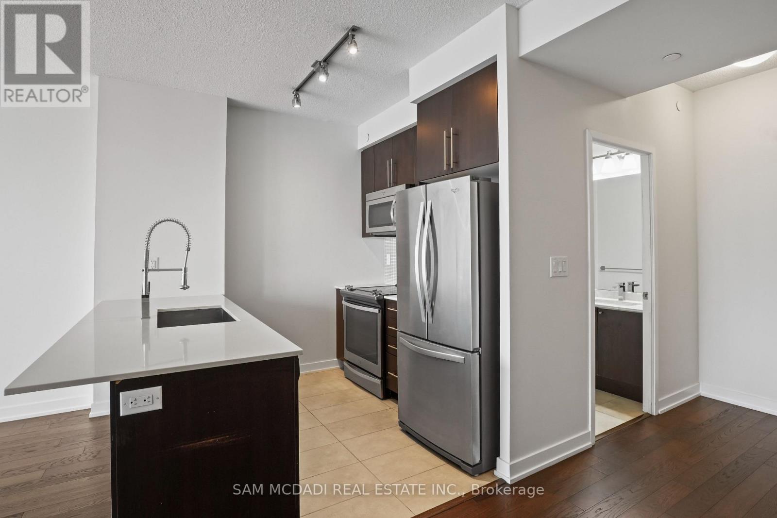 1706 - 4011 Brickstone Mews, Mississauga, Ontario  L5B 0G3 - Photo 7 - W12452749