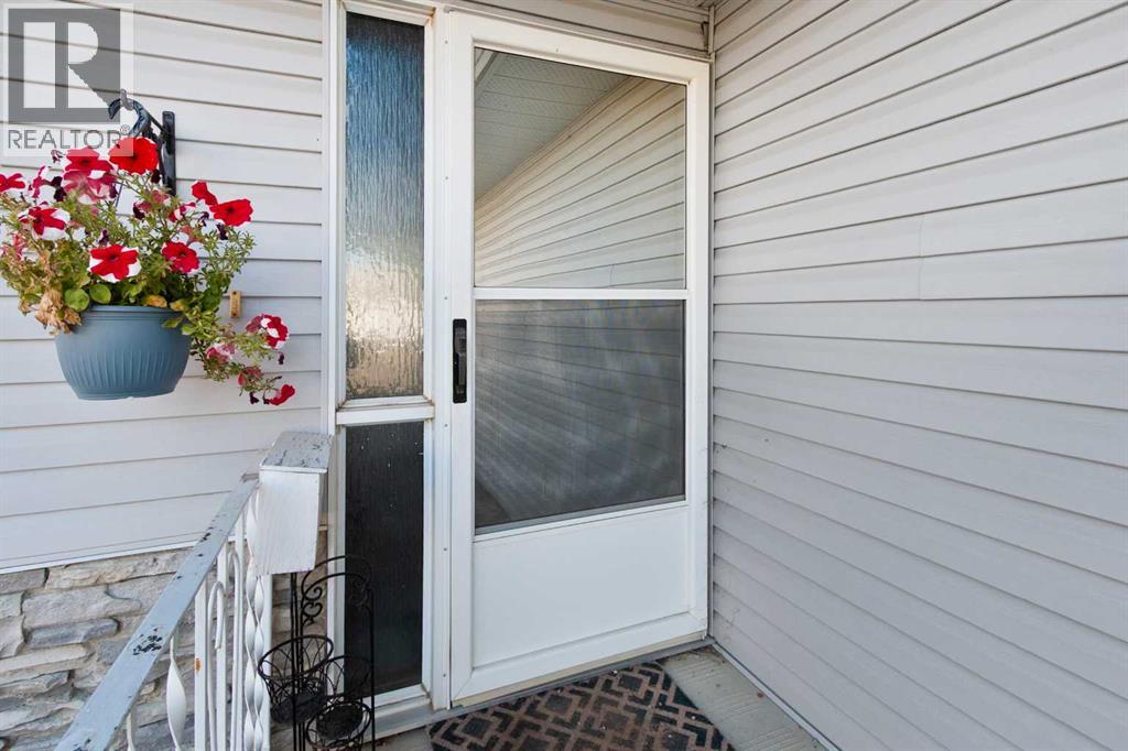 4102 Silverpark Estates Close, Olds, Alberta  T4H 1B4 - Photo 4 - A2263086