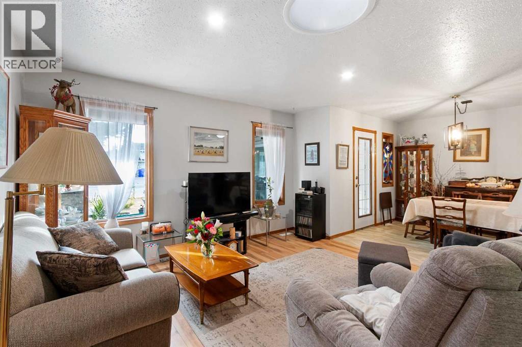 4102 Silverpark Estates Close, Olds, Alberta  T4H 1B4 - Photo 7 - A2263086