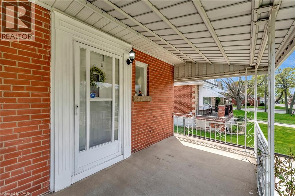 131 East 42nd Street, Hamilton, Ontario  L8T 3A2 - Photo 3 - 40777668