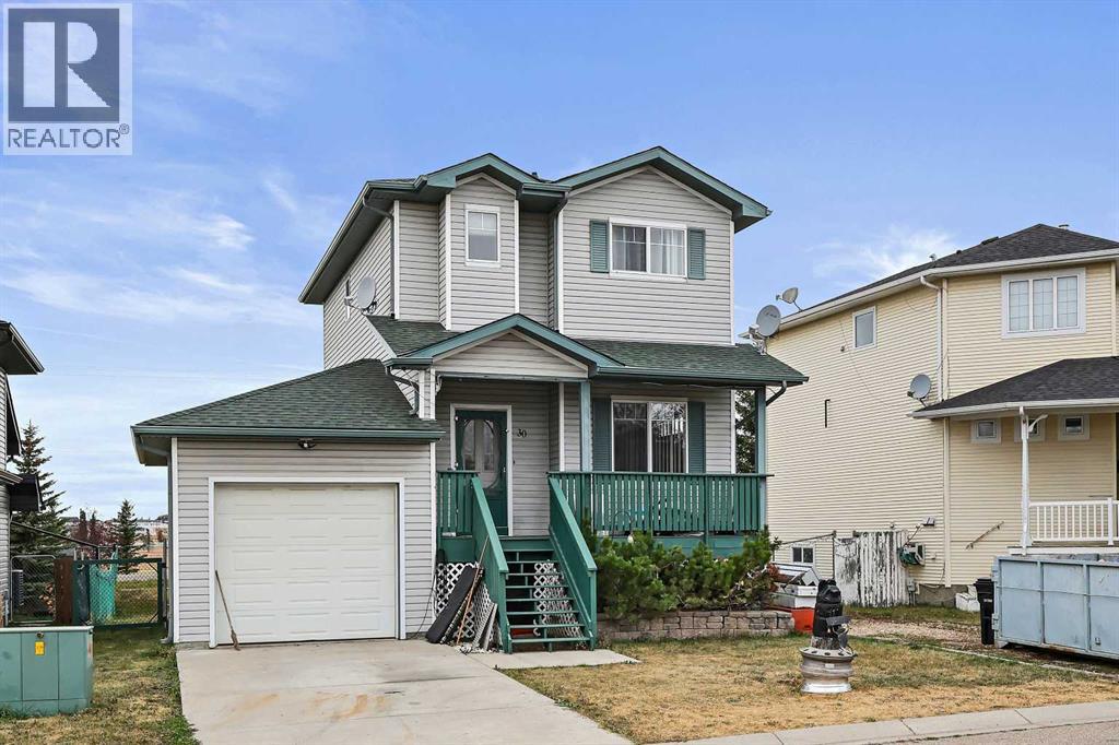 30 Meadowpark Place, Carstairs, Alberta  T0M 0N0 - Photo 2 - A2261073