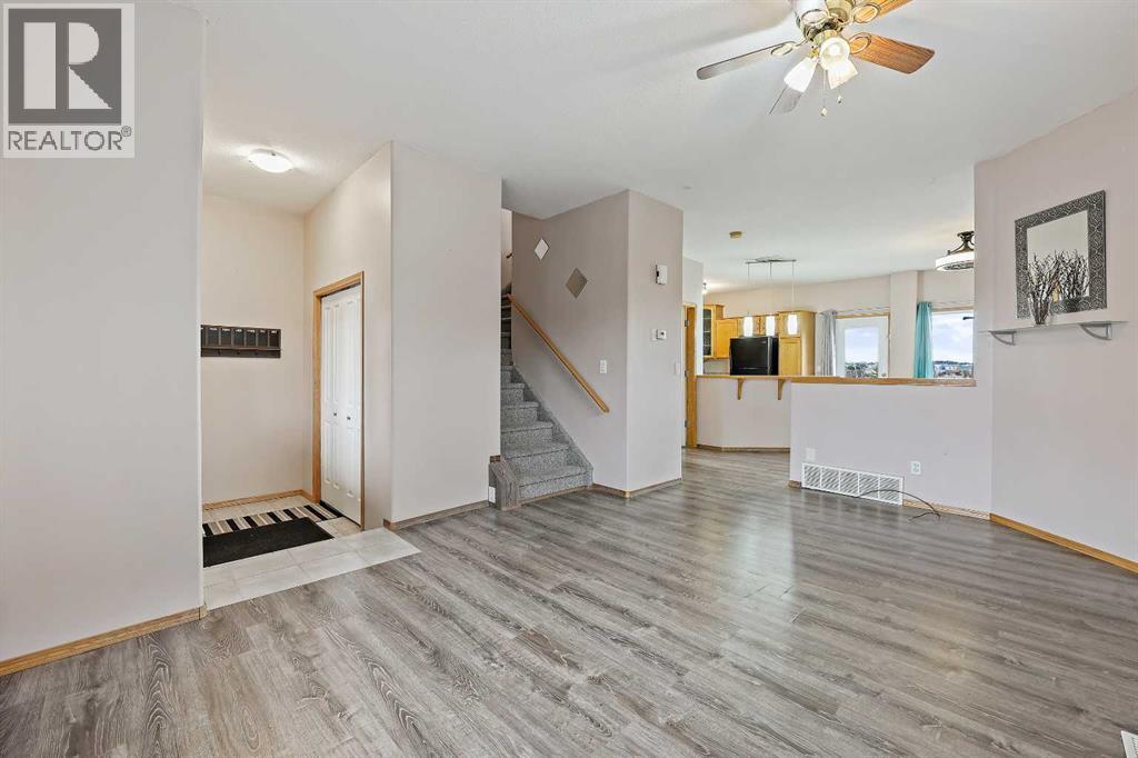 30 Meadowpark Place, Carstairs, Alberta  T0M 0N0 - Photo 4 - A2261073