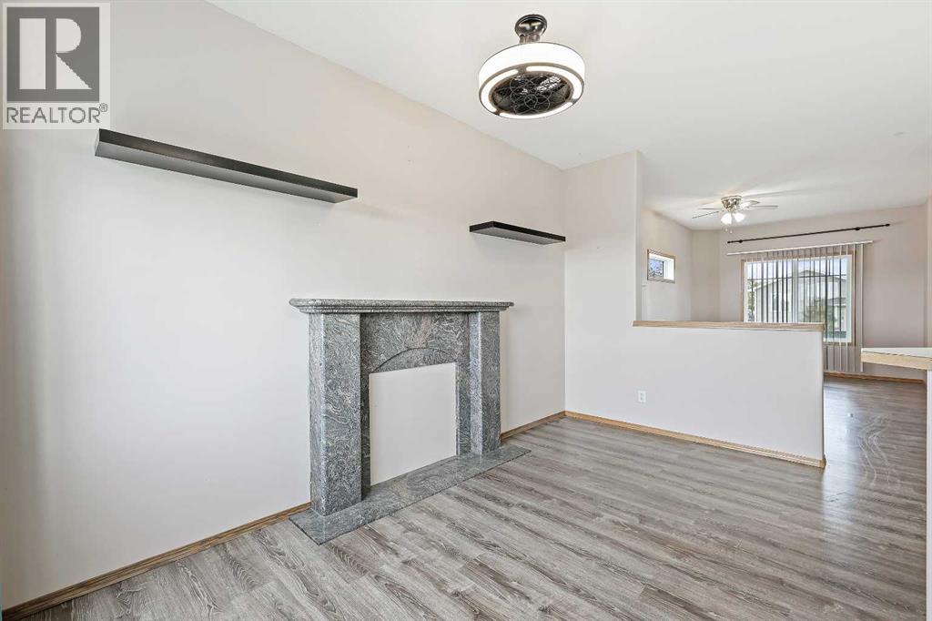 30 Meadowpark Place, Carstairs, Alberta  T0M 0N0 - Photo 9 - A2261073
