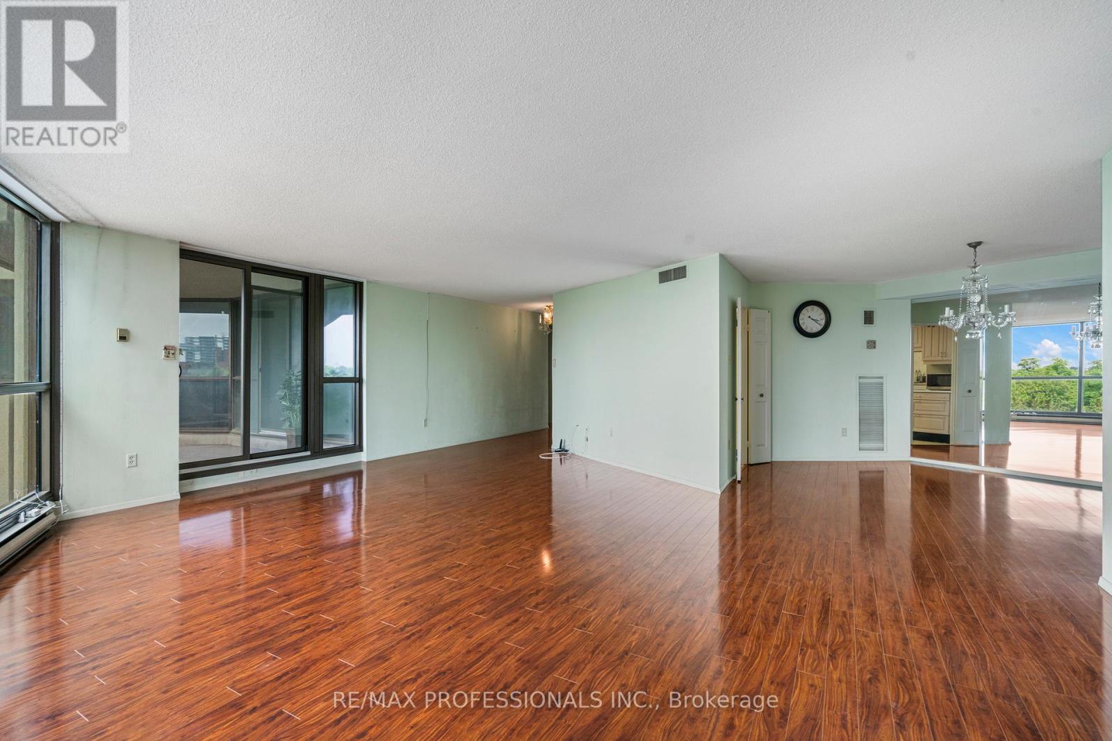 601 - 2010 Islington Avenue, Toronto, Ontario  M9P 3S8 - Photo 6 - W12452712