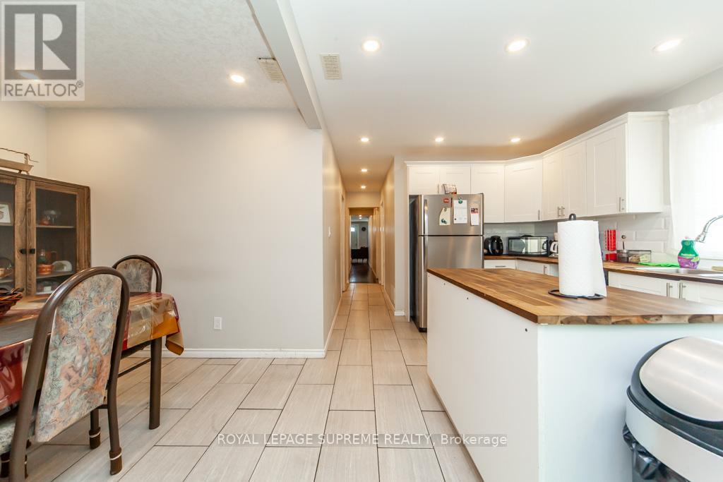 13 Robins Avenue, Hamilton, Ontario  L8H 4M5 - Photo 11 - X12452637