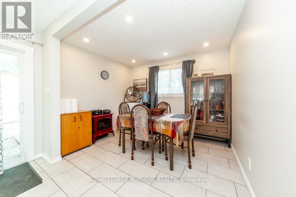 13 Robins Avenue, Hamilton, Ontario  L8H 4M5 - Photo 12 - X12452637
