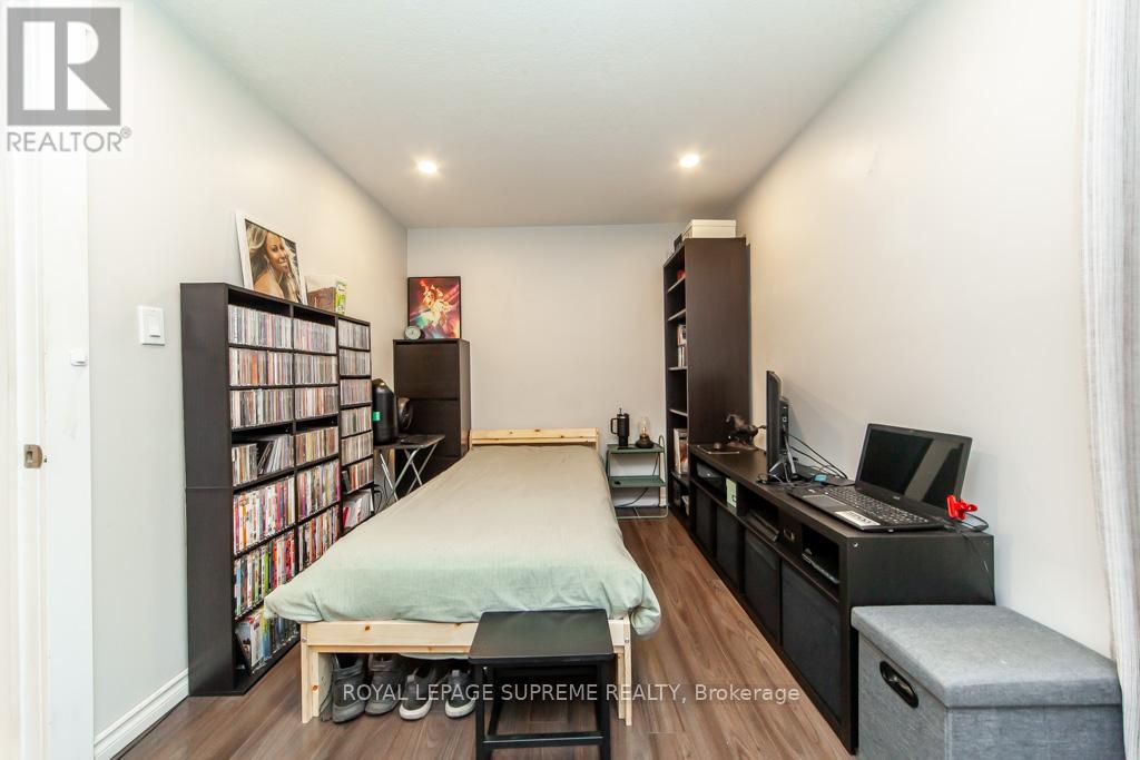 13 Robins Avenue, Hamilton, Ontario  L8H 4M5 - Photo 17 - X12452637