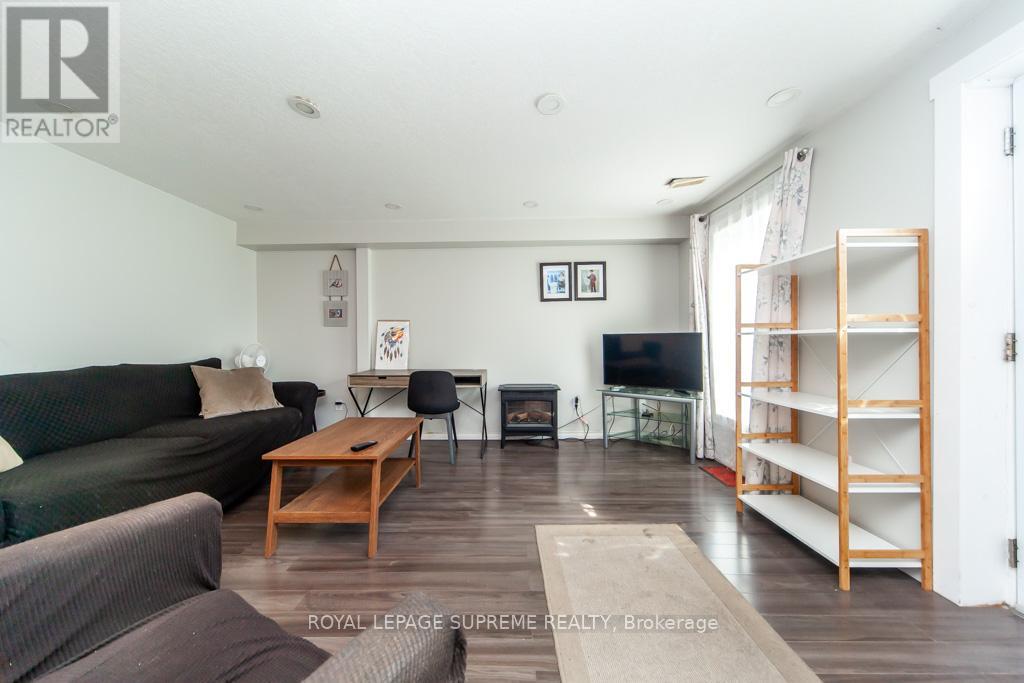 13 Robins Avenue, Hamilton, Ontario  L8H 4M5 - Photo 5 - X12452637