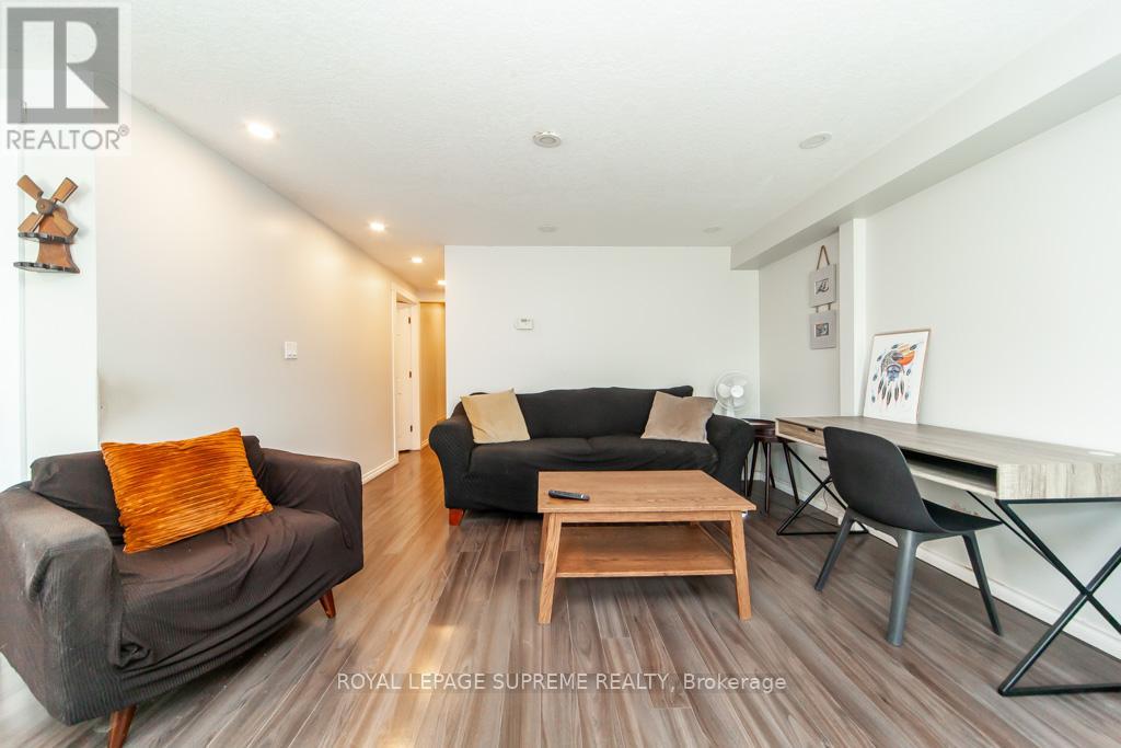 13 Robins Avenue, Hamilton, Ontario  L8H 4M5 - Photo 7 - X12452637