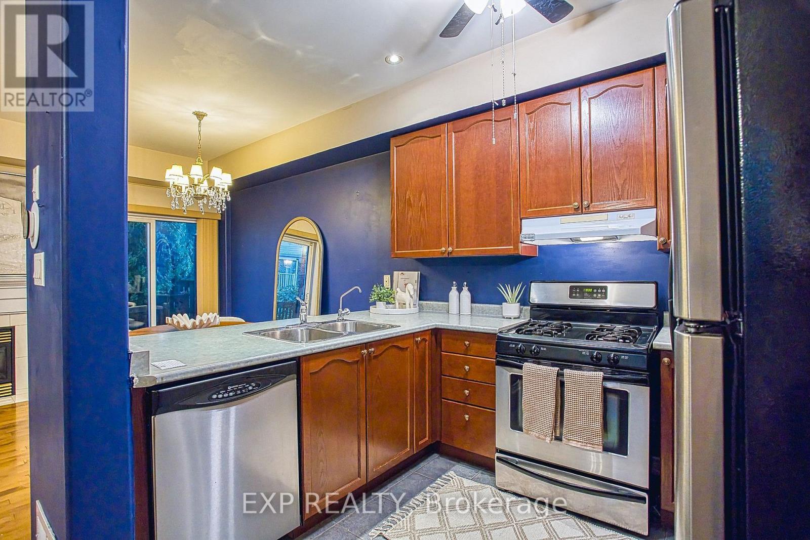15 Chloe Street, St. Catharines, Ontario  L2P 2Y2 - Photo 11 - X12452706