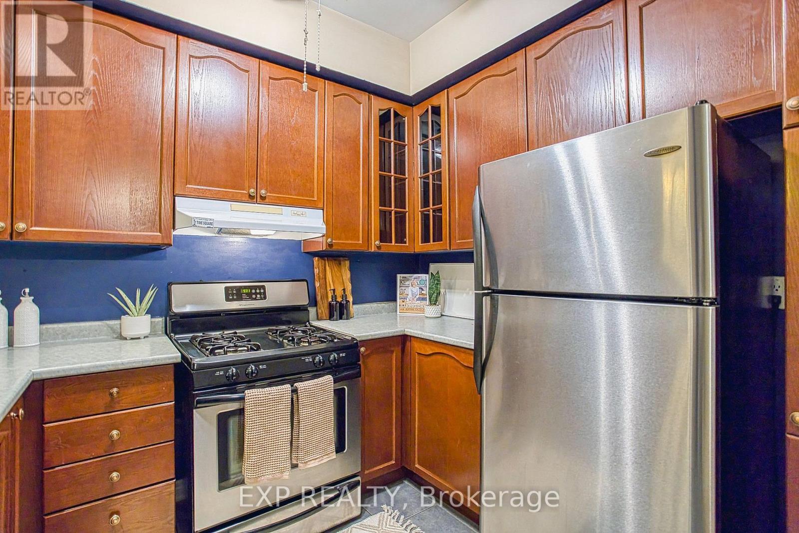 15 Chloe Street, St. Catharines, Ontario  L2P 2Y2 - Photo 12 - X12452706